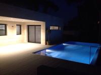 illuminated pool - Ballard & Mensua